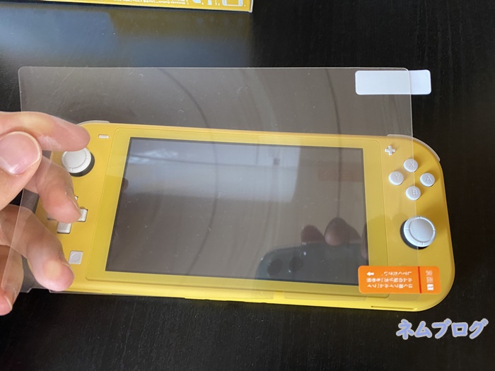 Switchライト ダイソー100円フィルムvs1 000円ブルーライトカットガラスフィルムを使い比べてみた ネムブロ Switchライト ダイソー100円フィルムvs1 000円ブルーライトカットガラスフィルムを使い比べてみた ネムブロ